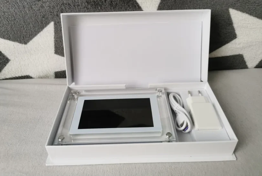 Motion Wave Customisable Anime Frame